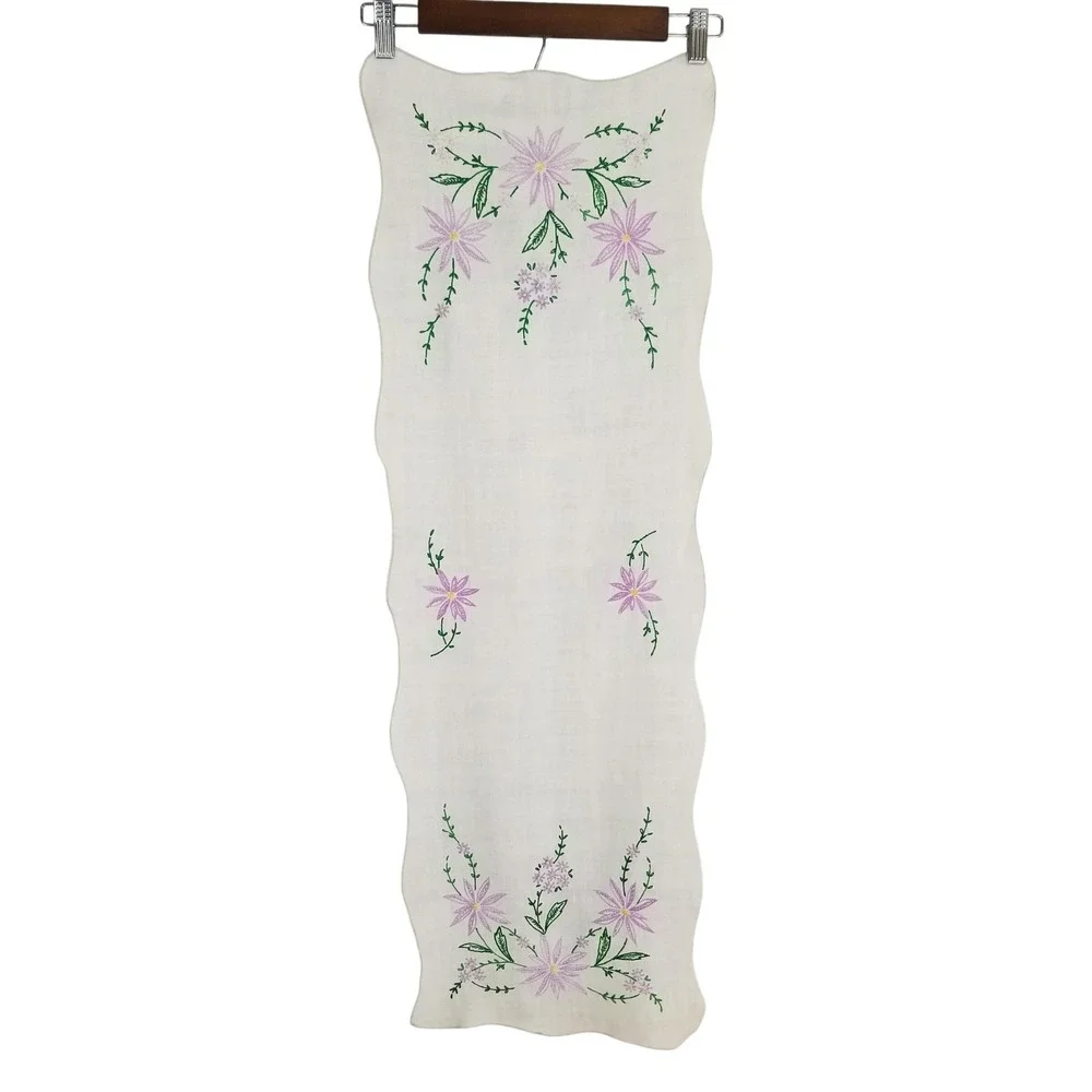 Vintage Hand Embroidered Floral‎ Linen Table Runner White Purple Scalloped Edge
